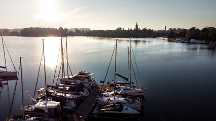 Mikołajki miasto żeglarskie, miasteczko wakacyjne na mazurach © Katarzyna Krociel