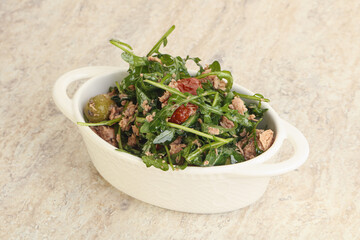 Salad with tuna and rucola