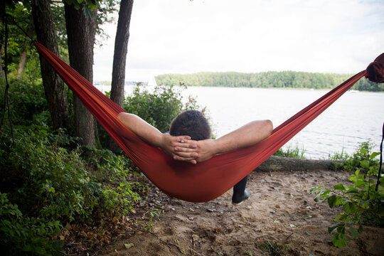 wakacyjny odpoczynek na hamaku