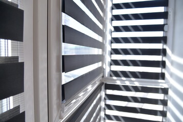 Obraz premium sunlight breaks through the blinds
