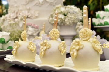 table with decorated and packaged party sweets, chocolate bonbons