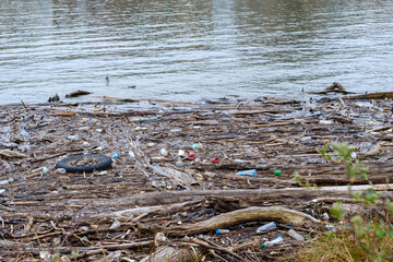Polluted River and Trash: Potomac River, Alexandria, VA, US - obrazy, fototapety, plakaty