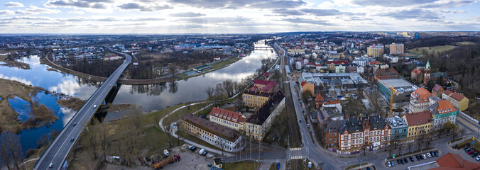 Wschodnia część miasta Gorzów Wielkopolski, widok z lotu ptaka na rejony mostu lubuskiego i rzekę Warta.  - obrazy, fototapety, plakaty
