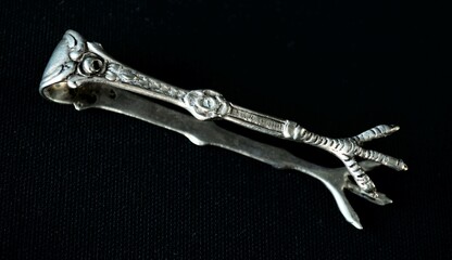 Antike Zuckerzange aus Silber in Krallenform