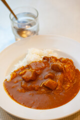 街の洋食屋で出される、昔ながらのカレーライス　