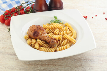 Roasted chicken leg with macaroni