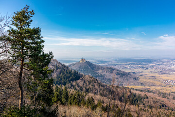 Frühlingshafte Entdeckungstour rund um die prächtige Burg Hohenzollern - Baden-Württemberg -...