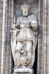 Vertical shot of a sculpture on the facade of a historical building in Ghent, Belgium