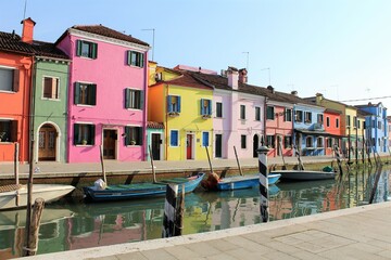 Fototapeta na wymiar Burano isola di venezia tipico canale interno