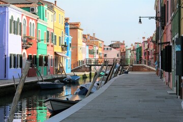 Fototapeta na wymiar Burano isola di venezia tipico canale interno