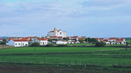 Granja un peque&ntilde;o pueblo portugues donde destaca su iglesia rodeada de las peque&ntilde;as casas encaladas. Granja es una aldea del municipio de Mour&atilde;o que limita con Espa&ntilde;a.