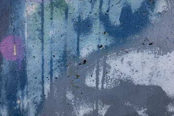 Deurstickers Graffiti Fragment van de muur met graffiti schilderij. Een deel van kleurrijke straatkunstgraffiti op muurachtergrond