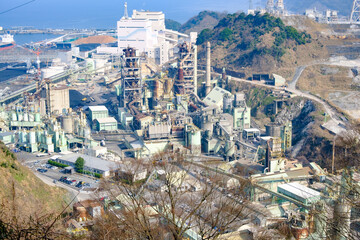 金ヶ崎城跡の月見御殿からの敦賀セメントと敦賀火力発電所