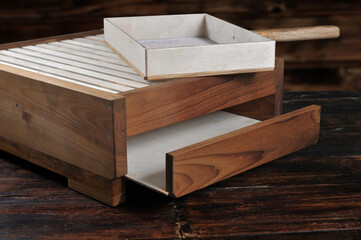 wooden bee hive. Manufacturing, detail