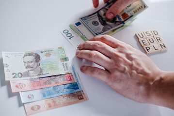 Banknoty Euro, polskie, dolary