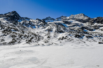 Bernina, Lago Bianco, Cambrena, Gletscher, Alpen, Graubünden, Winter, Schneedecke, Berninaexpress, Berninapass, Zugfahrt, Wintersport, Eis, Stausee, Schweiz