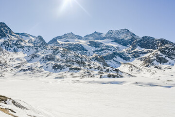 Bernina, Lago Bianco, Cambrena, Gletscher, Alpen, Graubünden, Winter, Schneedecke, Berninaexpress, Berninapass, Zugfahrt, Wintersport, Eis, Stausee, Schweiz