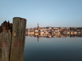 Alter Holzdalben an der flensburger Förde