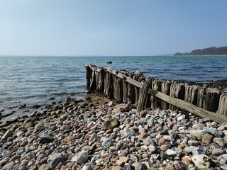 Naklejka premium Alte Holzbuhne an der dänischen Ostseeküste