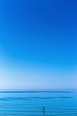 青い海景・一人SAPを楽しむ人 / 島根県浜田市国分町