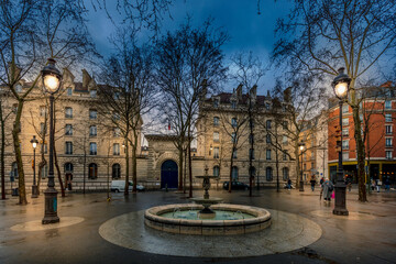 Paris, March 17, 2021: Place Monge in 5th arrondissement, students district during Covid19 restrictions in Paris - obrazy, fototapety, plakaty