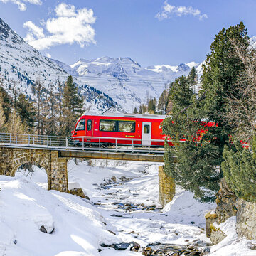 train rhb devant le flacier de morteratsch