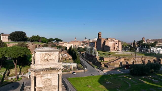 Il Tempio di Venere e Roma e il Colosseo a Roma.
Il Foro Romano.