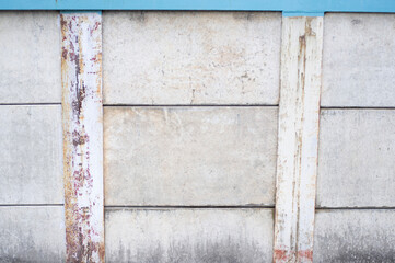 白板のコンクリート壁　old wooden door