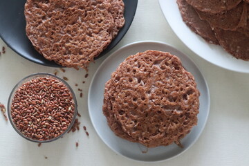 Red rice pancakes. Pancakes made of a fermented batter of red rice and coconut.