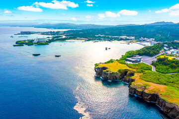 万座毛と万座ビーチ（沖縄県恩納村） © Kumi