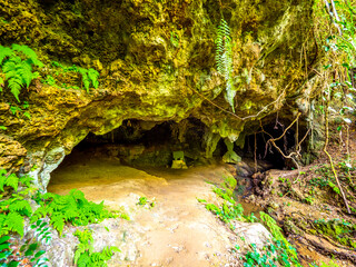 シムクガマ（沖縄県読谷村） © Kumi