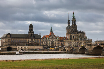 Fototapeta na wymiar Dresden, Panorama, Oberlandesgericht, Residenzschloss, Katholische Hofkirche, vlnr., Sachsen, Deutschland < english> Dresden, Saxony, Germany