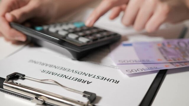 employee retirement agreement in German-speaking language. An HR employee sends an employee into retirement. Staff reduction. Resignation.