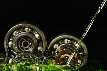 Ball bearing. Lubricating oil.