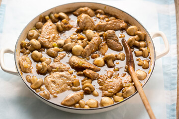 Pork loin with leeks, ginger and mushrooms in oriental sauce