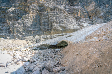 Snowcave underneath the Piza dales Diesc peak