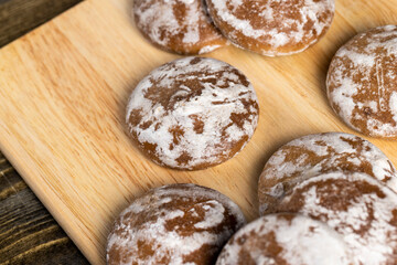 large number of gingerbread on the table