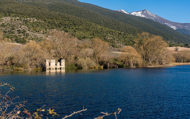 Naklejka premium The idyllic Capodacqua Lake near Capestrano. Province of l'Aquila, Abruzzo, Italy.