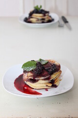 pancakes with berries