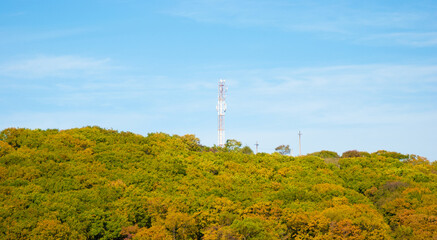 Obraz premium Telecommunications antenna tower