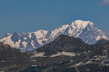 Fototapeta na wymiar View of the Mont Blanc from Pralognan in the French Alps