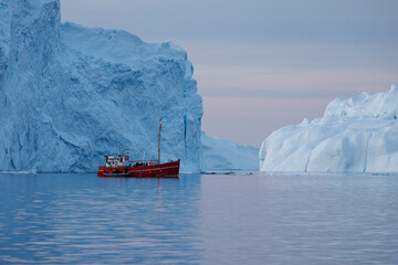 red ship in front of icebergs - obrazy, fototapety, plakaty