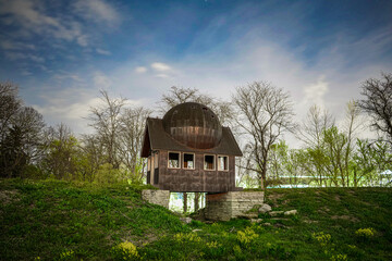 The Strange Watch House and Circle Mound Built in Dublin, Ohio - obrazy, fototapety, plakaty