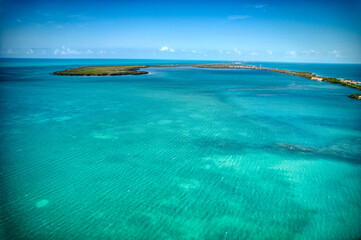 Fototapeta na wymiar Tropical islands and beautiful clear water