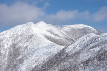 冬の二口山塊
