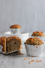 Muffin pisang oat. Banana oat muffins topping with grated cheese.