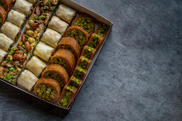 Arabic and Turkish oriental sweets Desserts made of pistachios and kunafa with leafy dough - obrazy, fototapety, plakaty