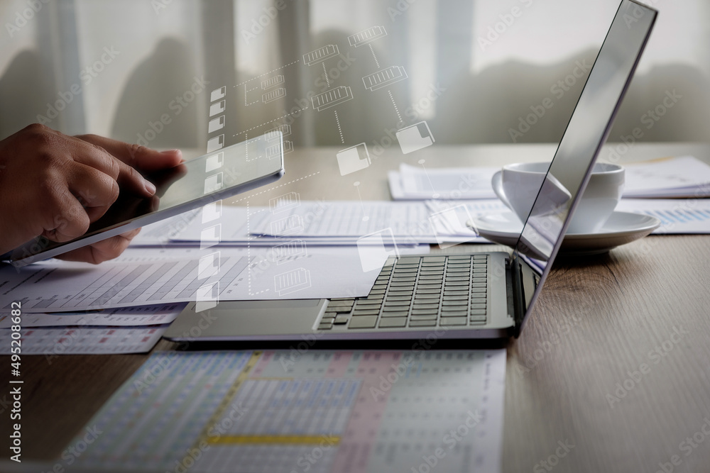 Aufkleber business man signing contract document and paper document management concep erp