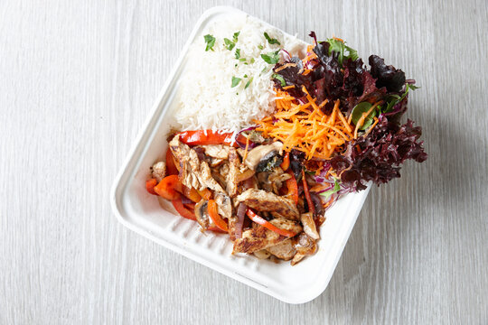 Polystyrene plate of chicken, rice and vegetables
