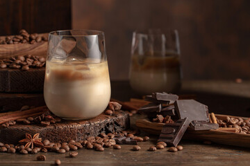 Cream and coffee cocktail in glasses with ice.